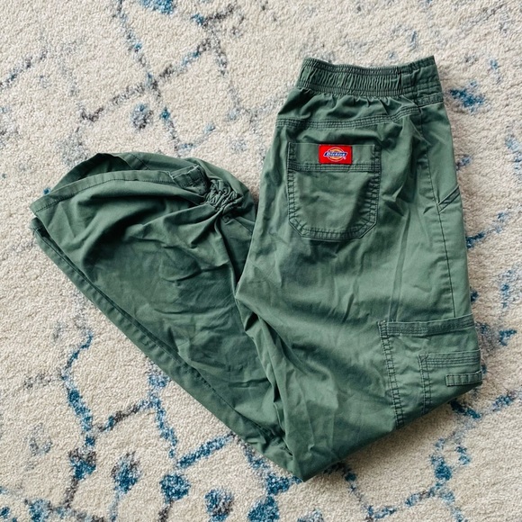 Dickies Pants - Dickies cargo style pants